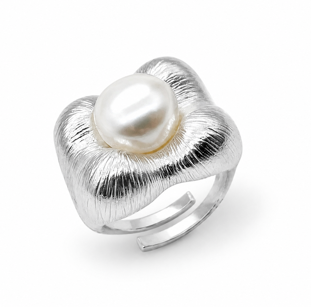 Camelia Ring