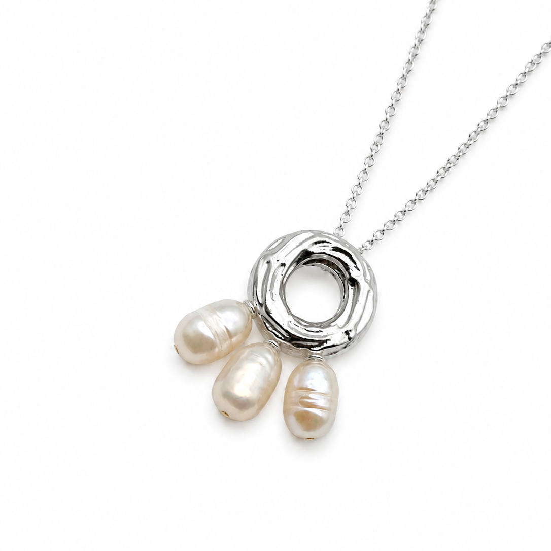 Halo pearl necklace